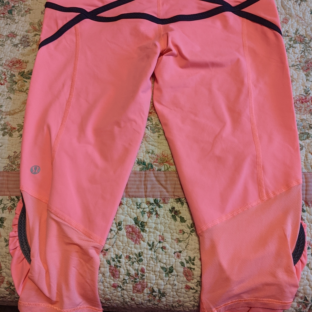 Lululemon new, never worn crops, size 8